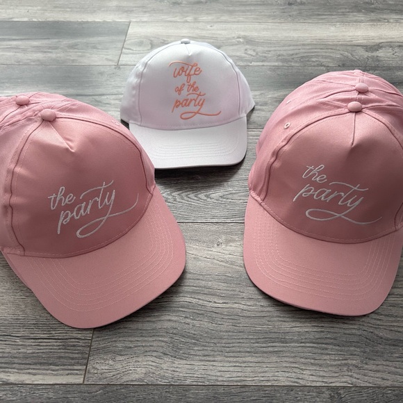 BACH CAPS - Picture 3 of 4